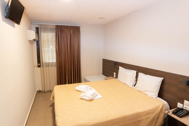 Room 42 of 120