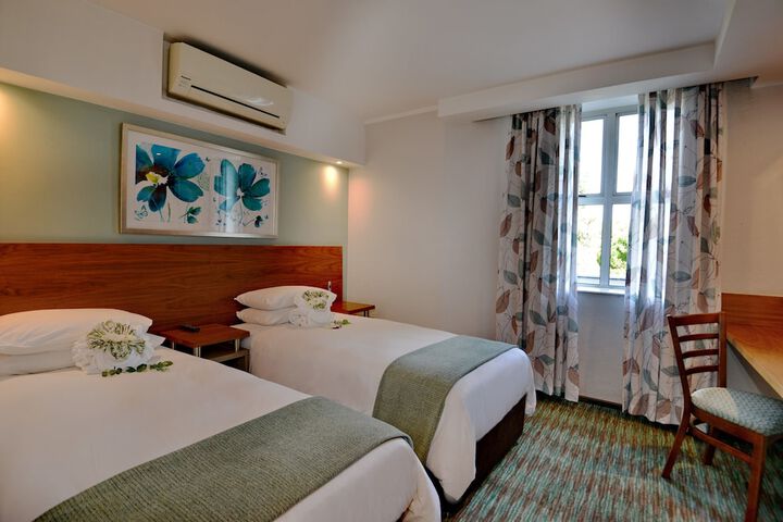 Room 6 of 25