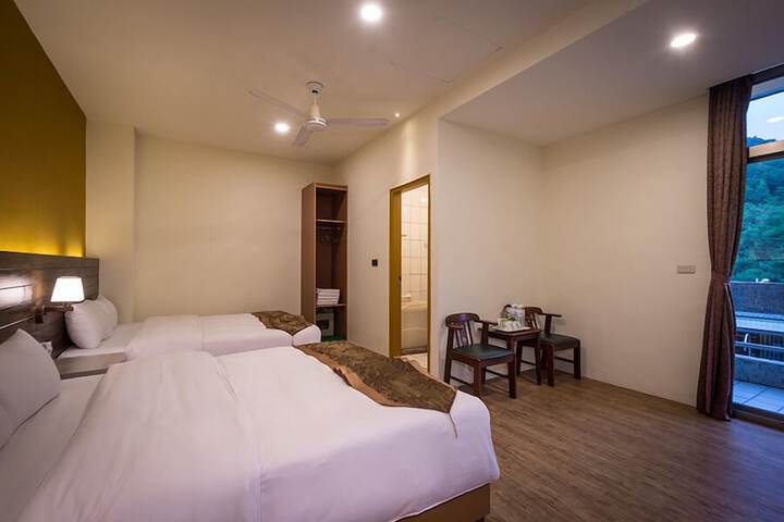 Room 6 of 25