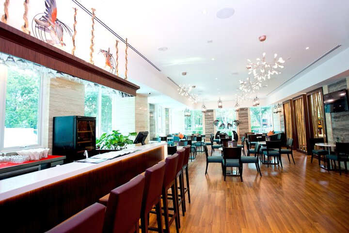 Lounge 49 of 67