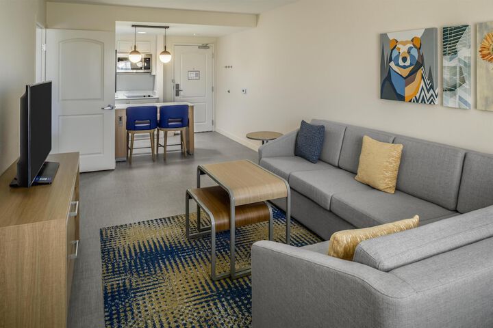 Room 47 of 100