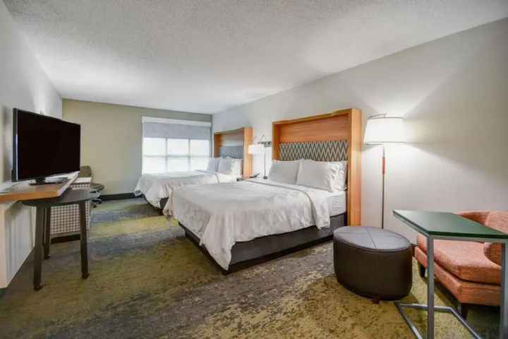 Room 4 of 27