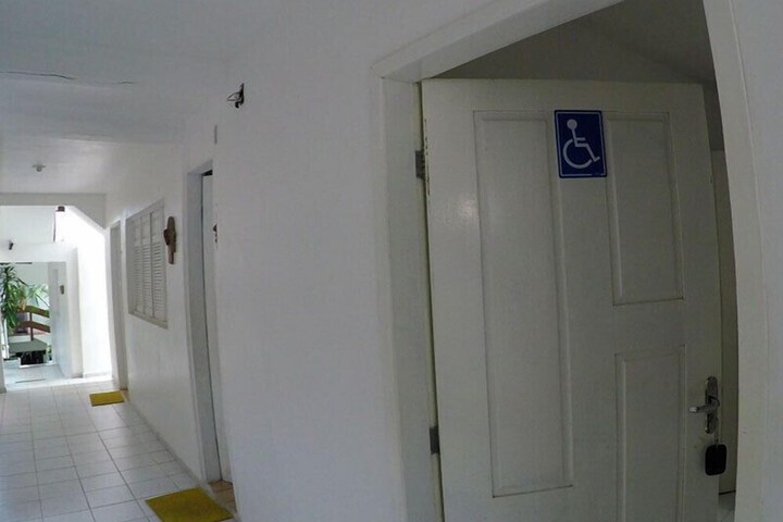 Room 9 of 40