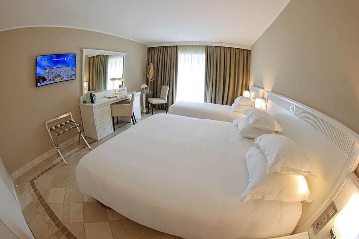 Room 35 of 121