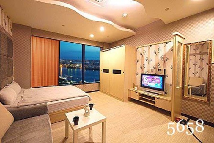 Room 8 of 58