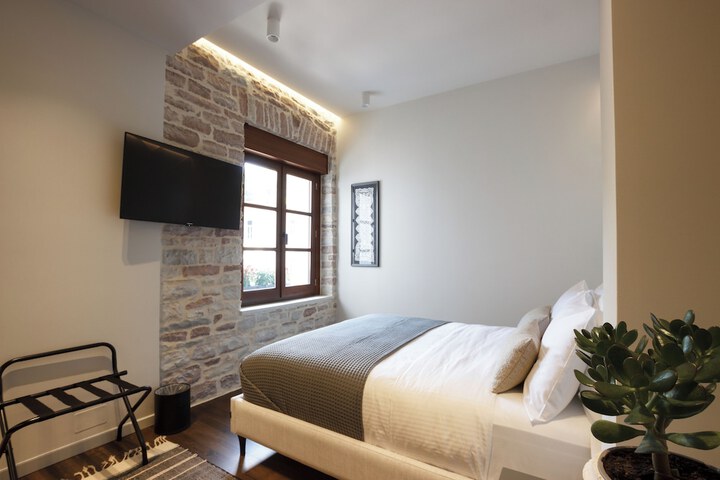 Room 2 of 15