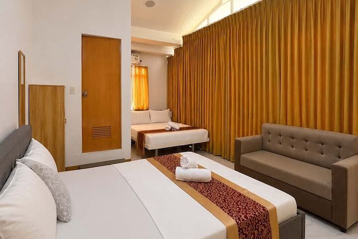 Room 8 of 20