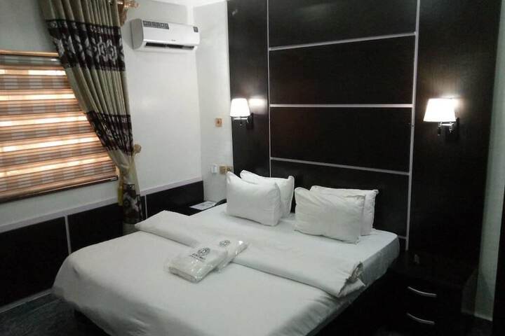 Room 5 of 64
