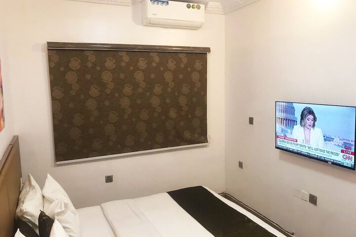 Room 5 of 17