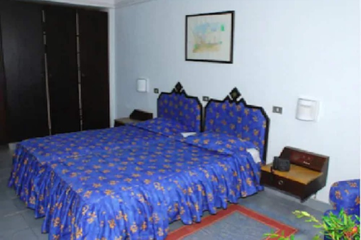 Room 8 of 25