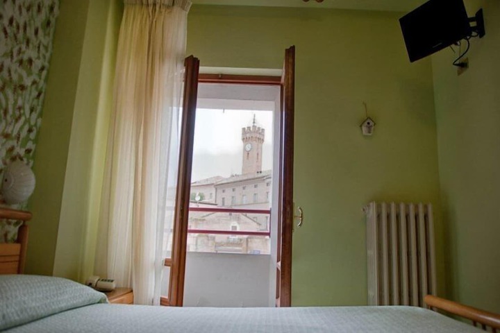 Room 7 of 37
