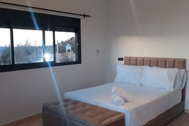 Room 4 of 12