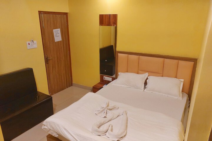 Room 5 of 14