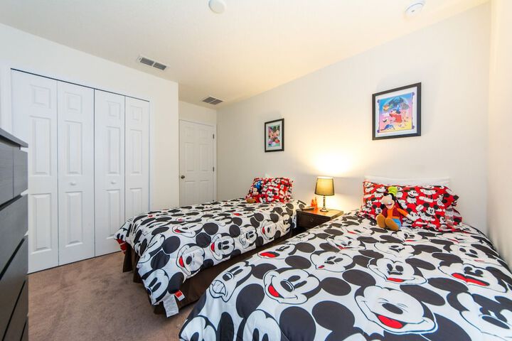 Room 46 of 221