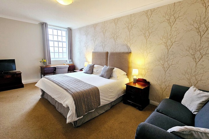 Room 4 of 14