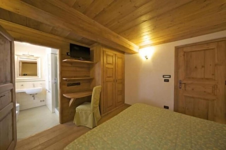 Room 8 of 70