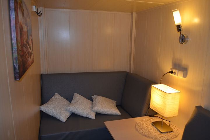 Room 28 of 84