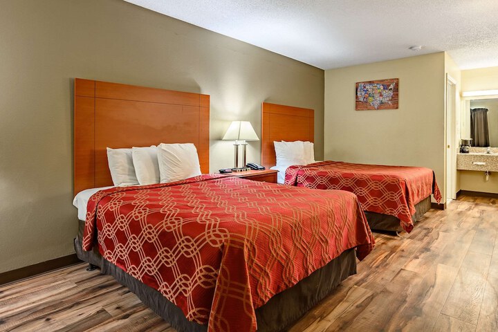 2 Double Beds (6 of 6)