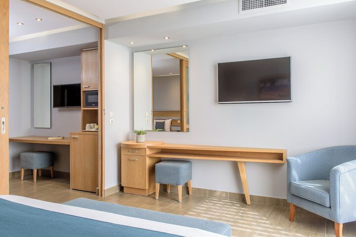 Room 27 of 168