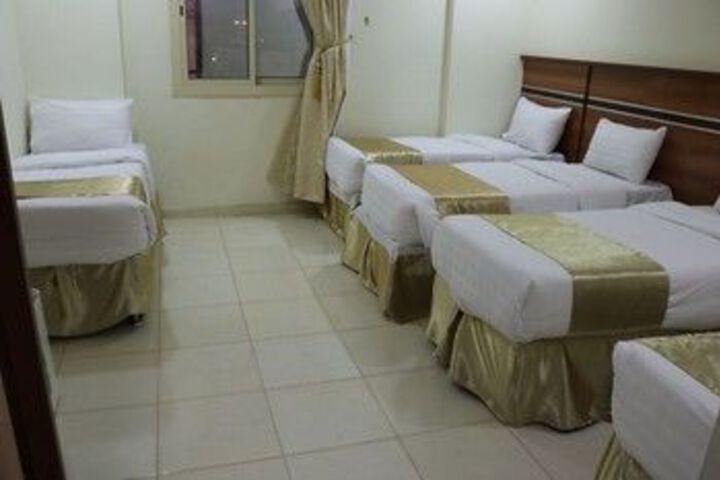Room 10 of 32