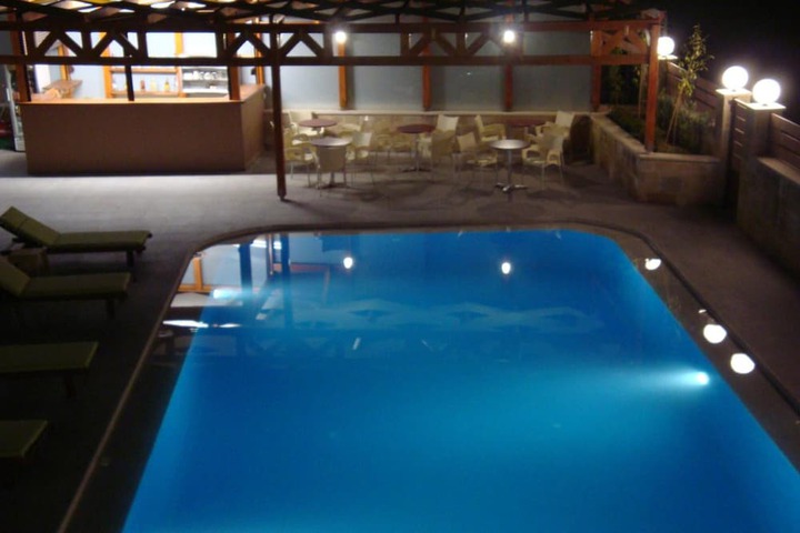 Pool 21 of 28