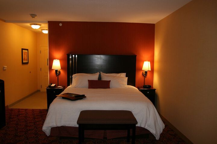 1 King Bed (10 of 16)