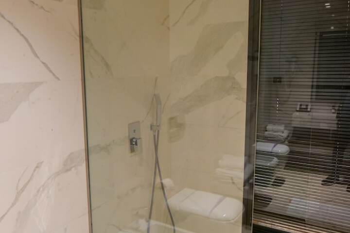 Room 143 of 201