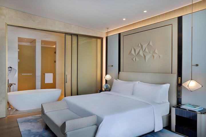 Room 34 of 110