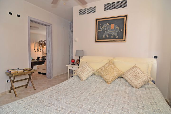 Room 3 of 53