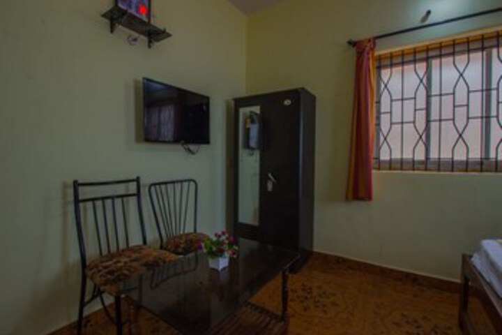 Room 16 of 18