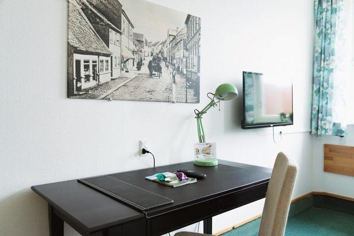 Room 11 of 25