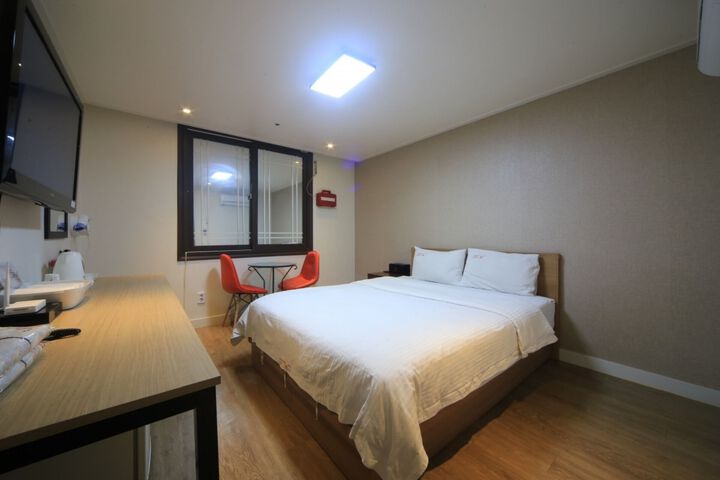 Room 37 of 107