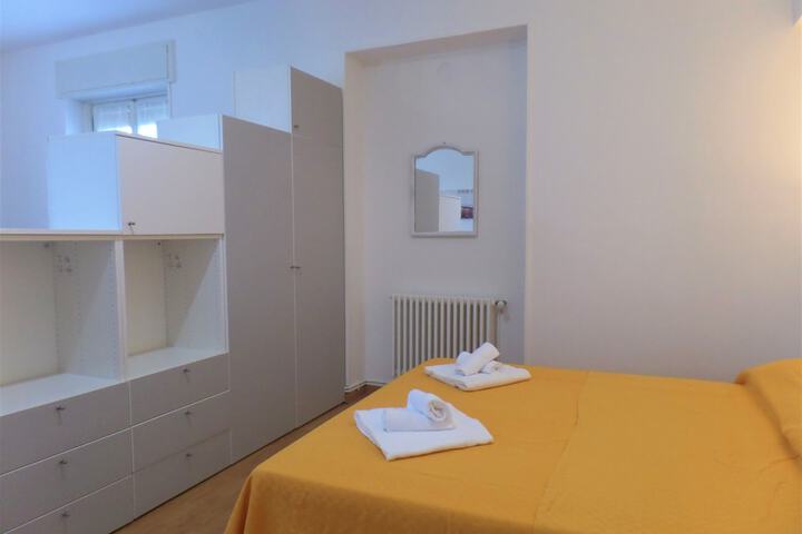 Room 4 of 20