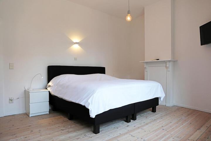 Room 12 of 67