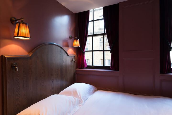 Room 4 of 69