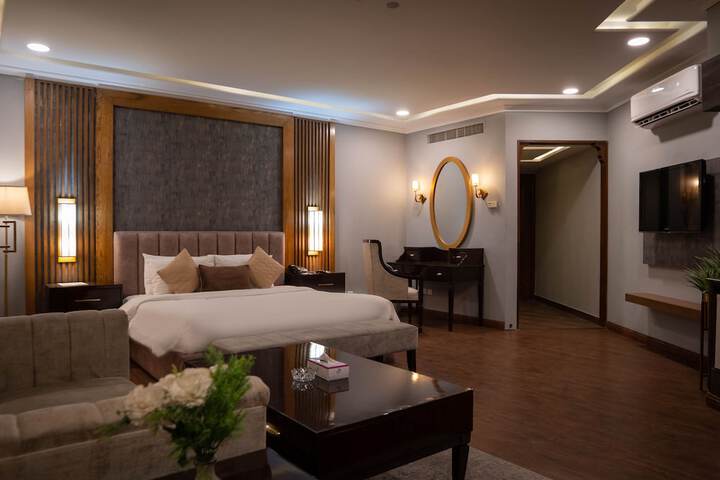 Room 13 of 30