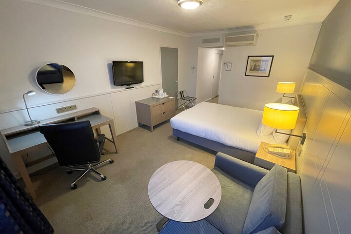 Room 6 of 68