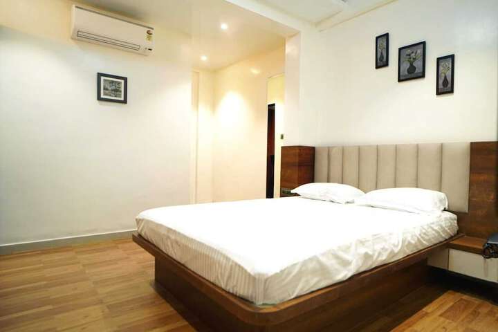 Room 11 of 29