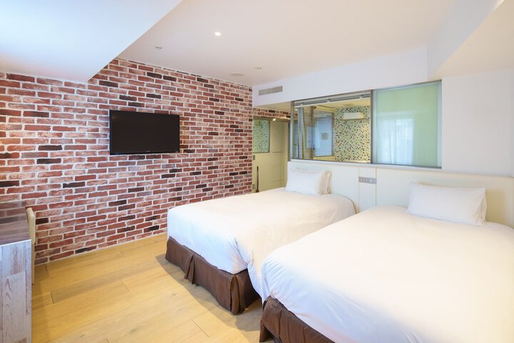 Room 11 of 62