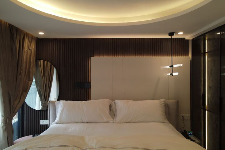 Room 5 of 30