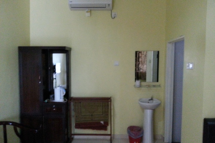 Room 7 of 11