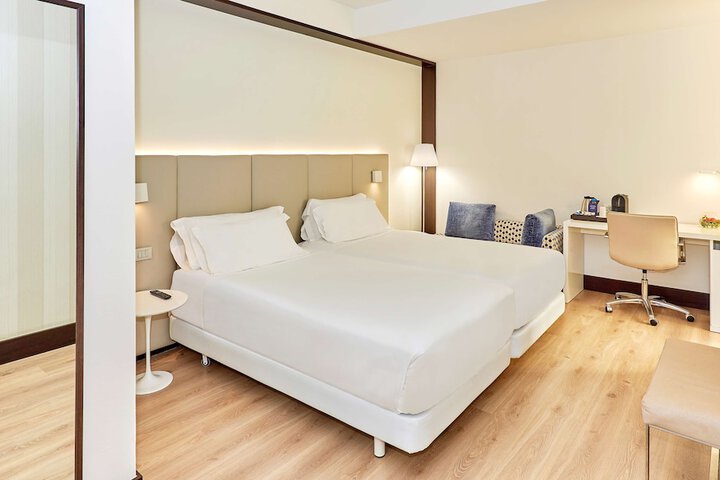 Room 7 of 44