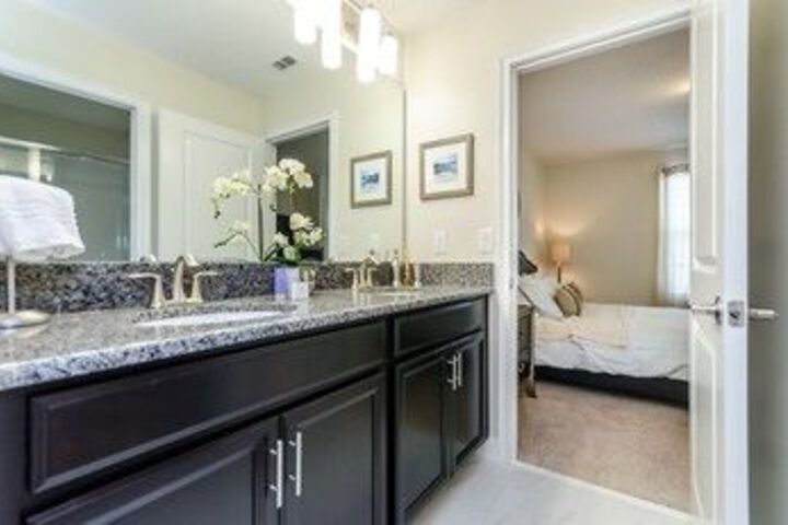 Room 4 of 27