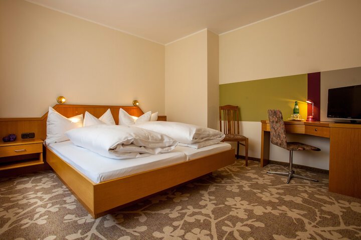 Room 4 of 41