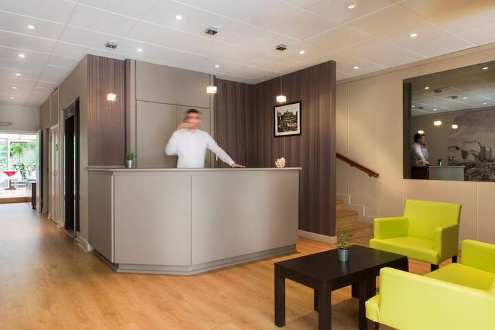 Guest Lobby