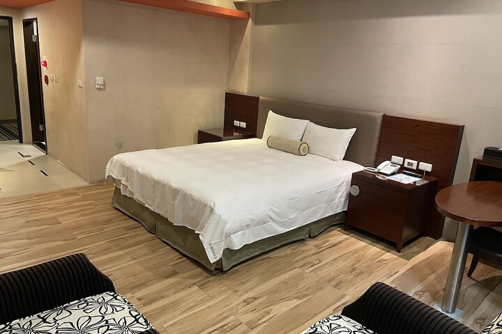 Room 19 of 37