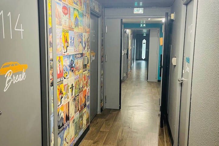 Room 6 of 45
