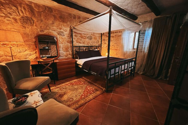 Room 16 of 43