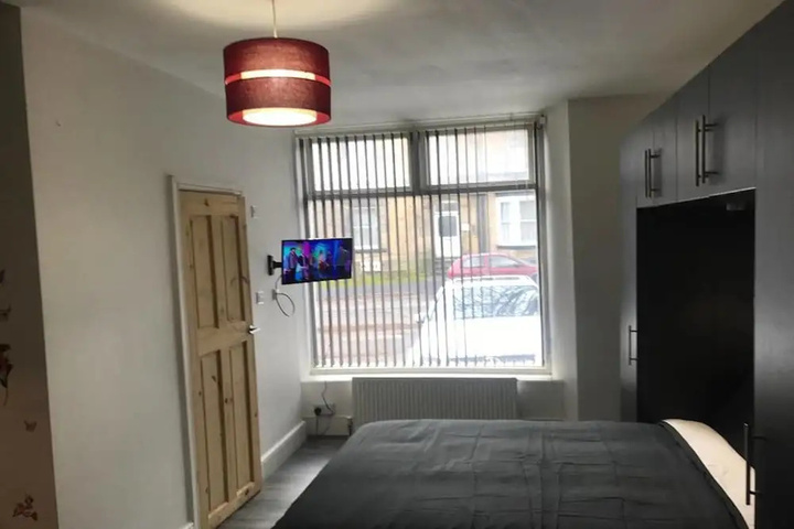 Room 6 of 16