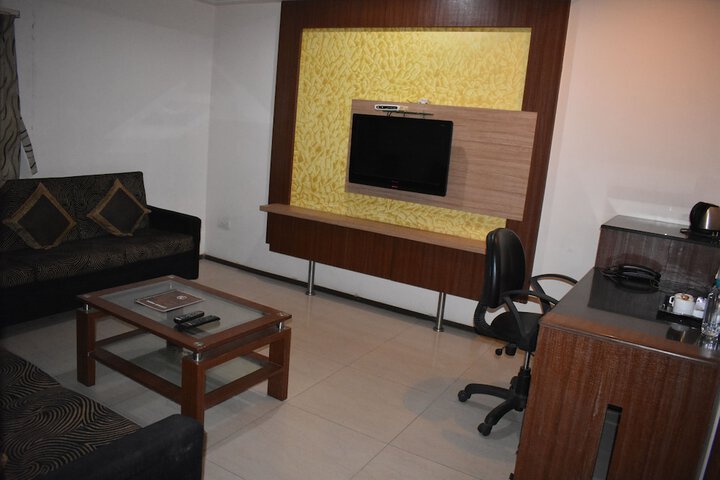 Room 13 of 27